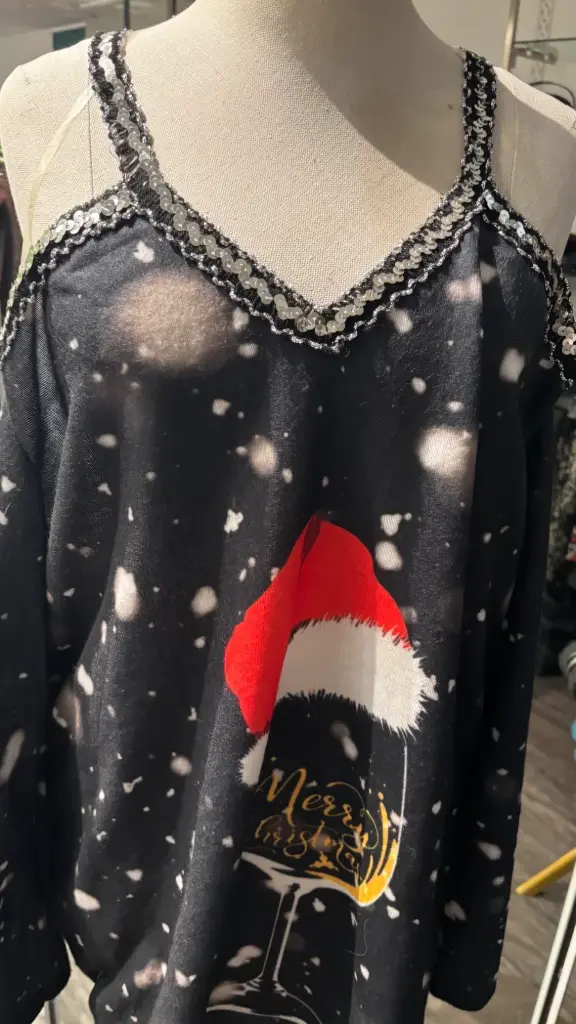 Pull de Noël épaules dénudées champagne 
