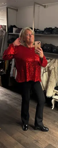 Blouse paillettes rouge nœud dans le dos. TU.38/44