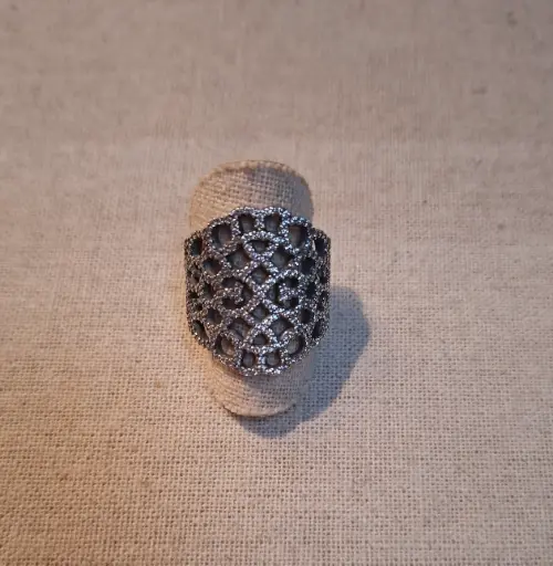 Bague Pandora. Taille 56.